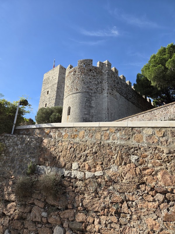 Le Suquet, old quarter of Cannes 3