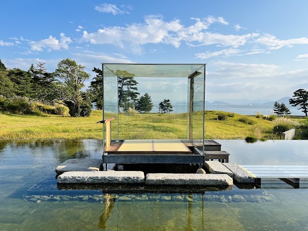 Glass Tea House (Hiroshi Sugimoto)