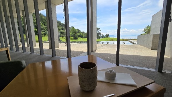 Glass Tea House (Hiroshi Sugimoto) 5