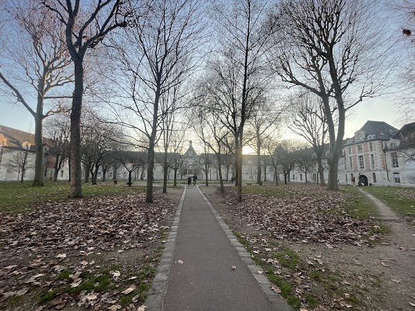Hôpital-Saint-Louis Garden 3