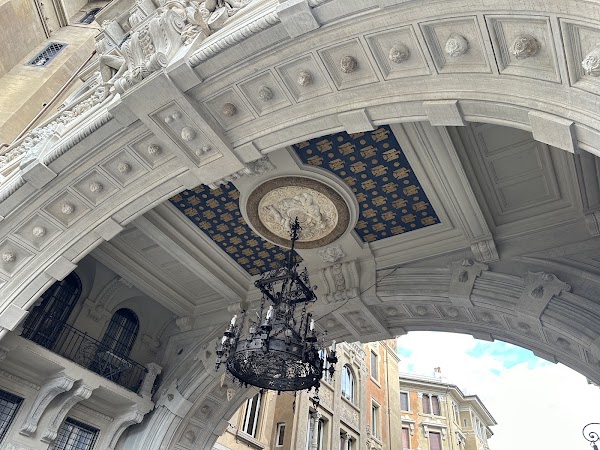 Lampadario quartiere Coppedè 5