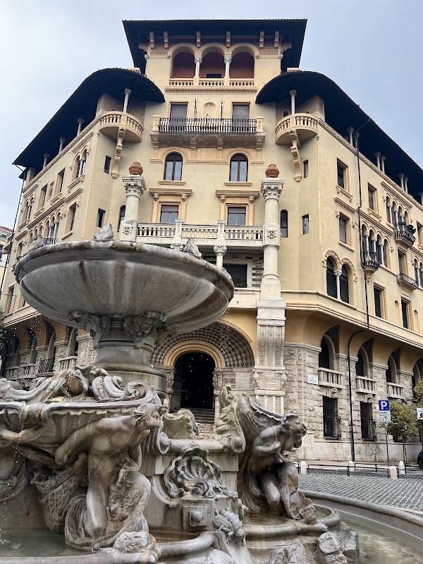 Lampadario quartiere Coppedè 4