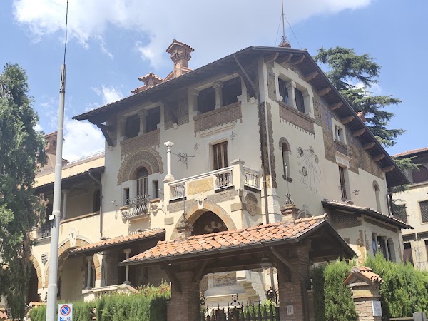 Lampadario quartiere Coppedè 2