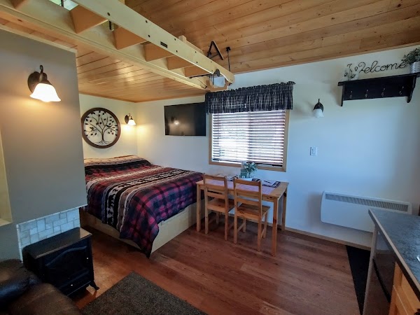 Prairie Rose Cottage - Hot Tub Cabin Near Fort Macleod 5