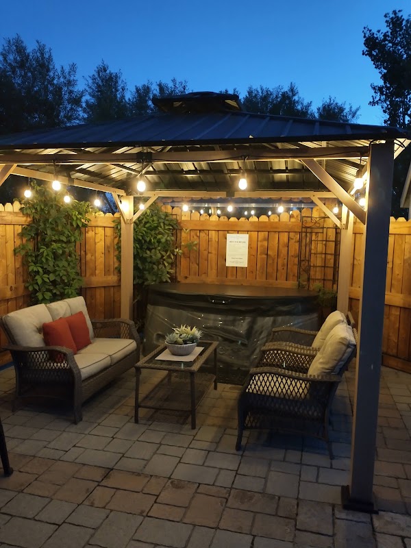 Prairie Rose Cottage - Hot Tub Cabin Near Fort Macleod 4