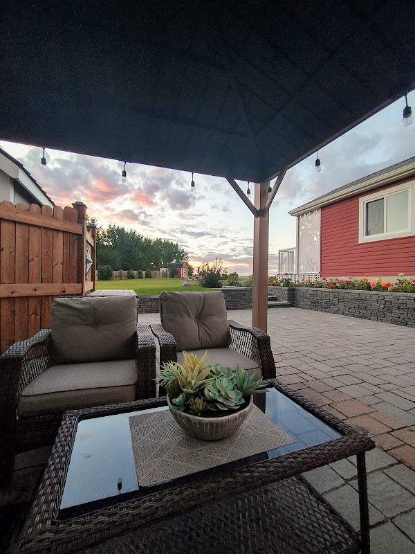 Prairie Rose Cottage - Hot Tub Cabin Near Fort Macleod 2