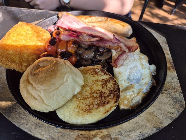 Yaw’s Roast & Grill 4