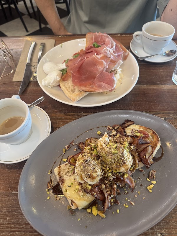 New Farm Deli 4