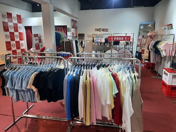 Nineties design Siam Square Soi 2 5