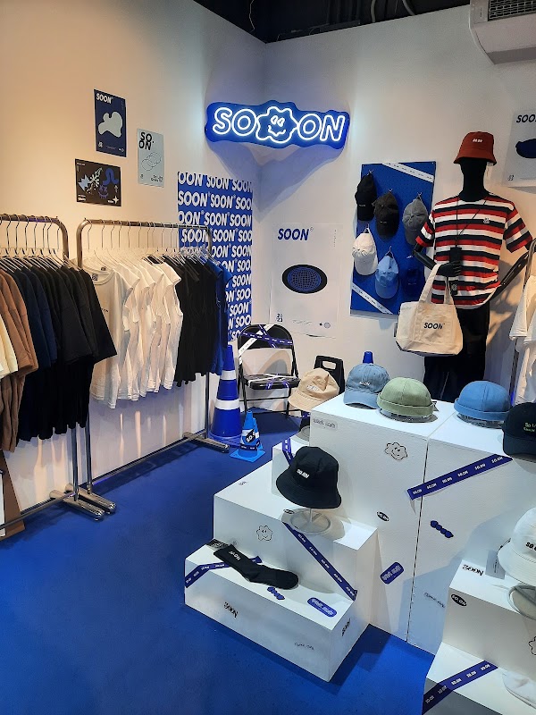 Nineties design Siam Square Soi 2 4