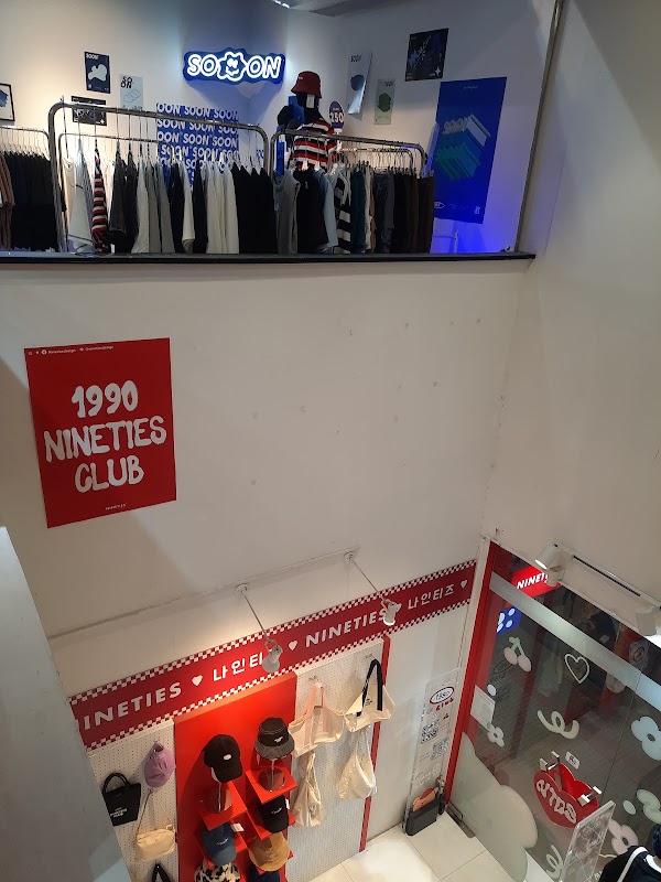 Nineties design Siam Square Soi 2 3