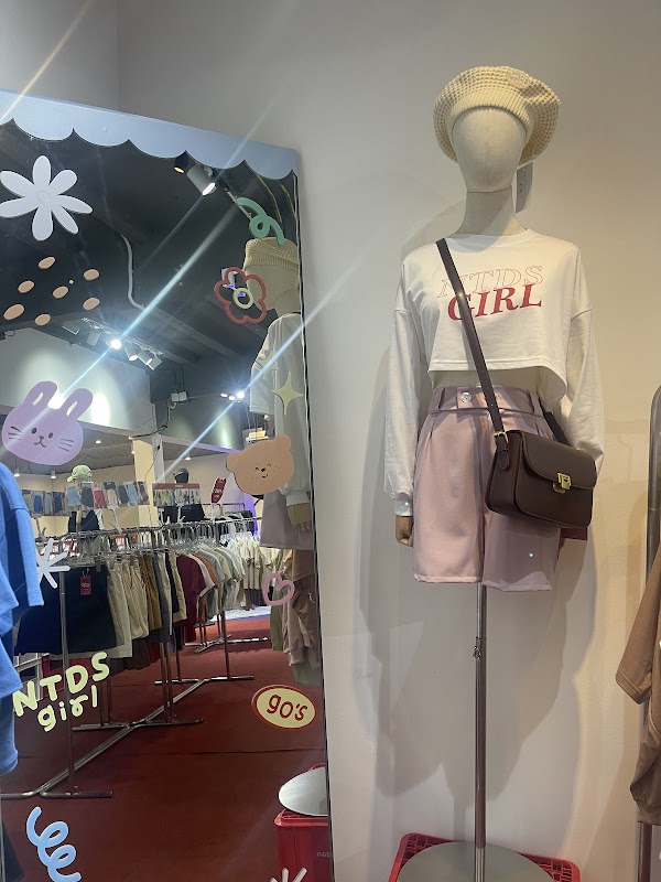 Nineties design Siam Square Soi 2 2