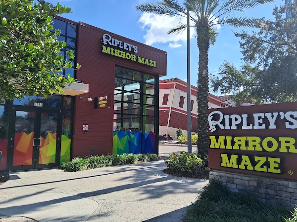 Ripley’s Mirror Maze 4