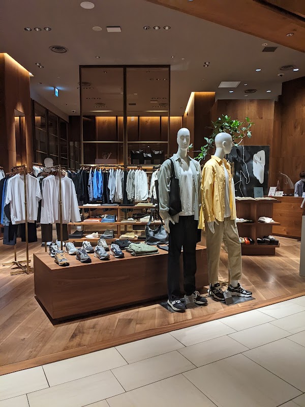 UNITED ARROWS OSAKA MEN'S STORE 3