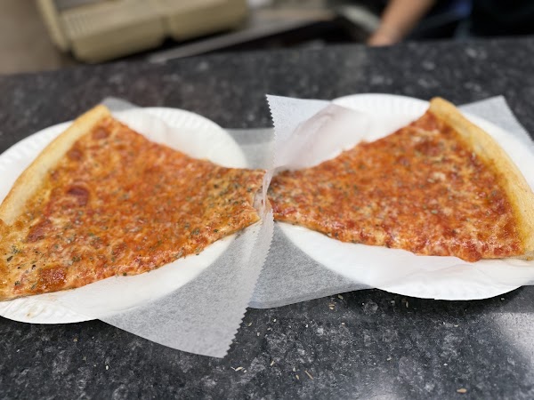 Lucia Pizza 4