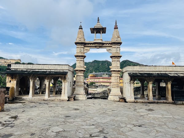 Shri Jagat Shiromani ji Temple ( Meera mandir ) 2