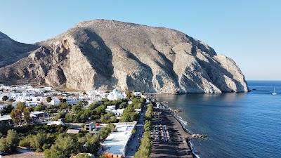 Perissa Beach