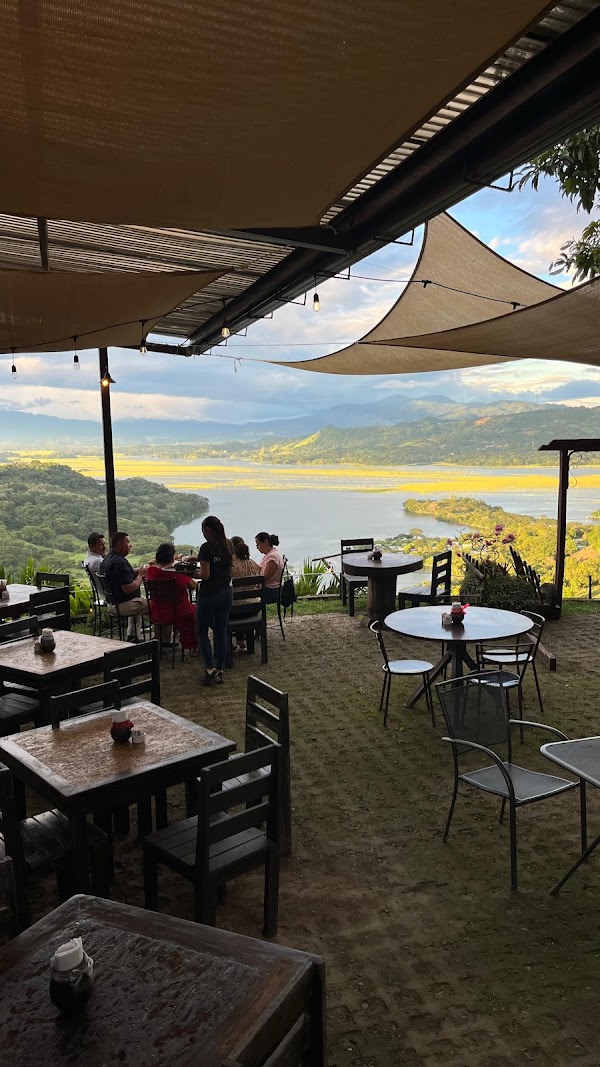 Donde Polo Restaurante y Hostal Suchitoto
