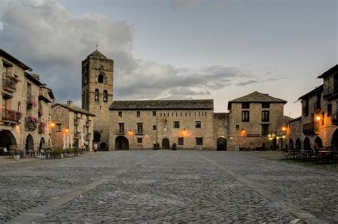 Plaza Mayor Ainsa