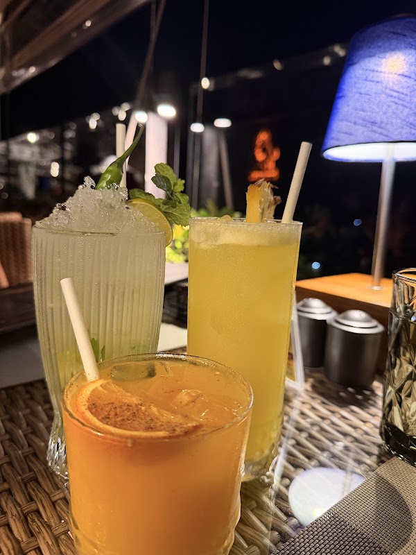 Grand Sky Lounge 2