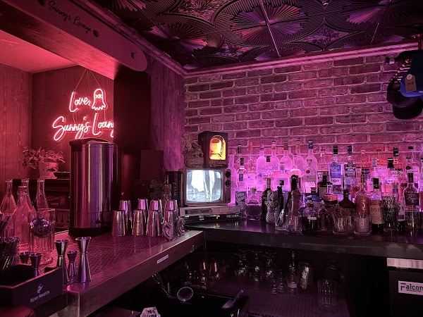 Sunny's Lounge 1