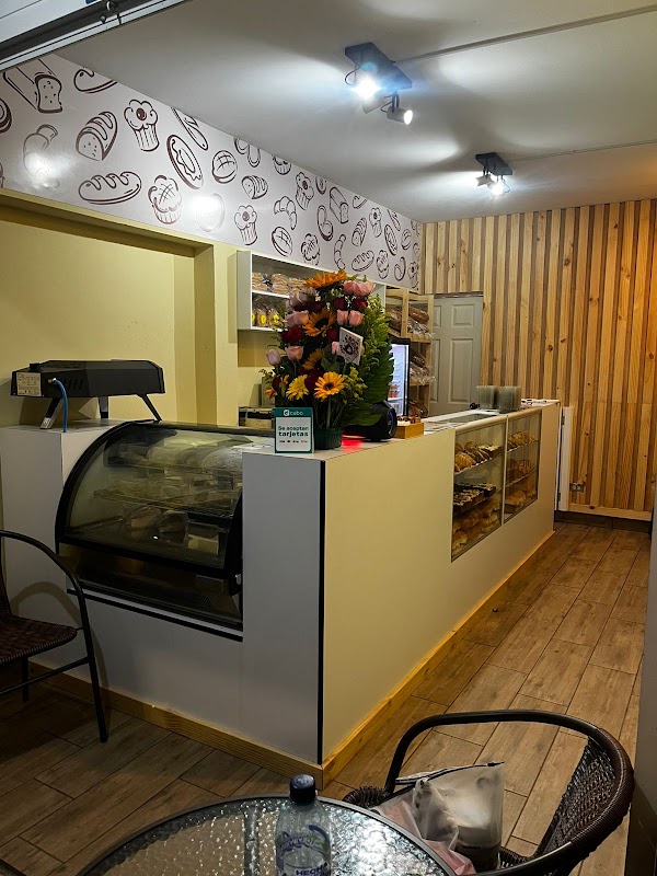 Molinos de adonai bakery