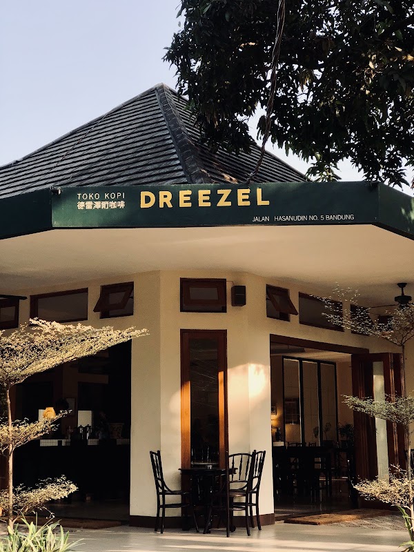 Dreezel Coffee Hasanudin 1