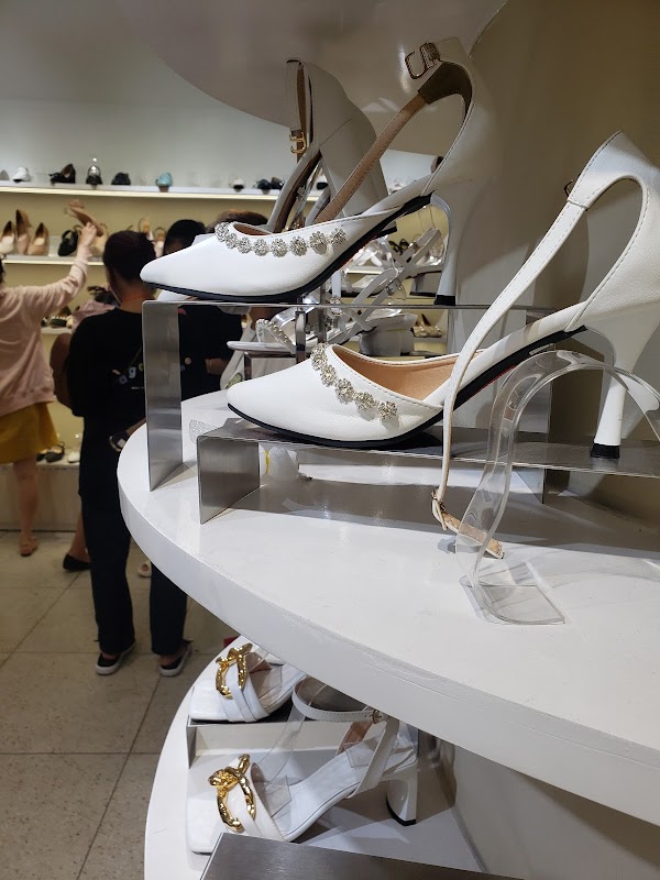 Nagashoes - 95 Trần Quang Diệu 3