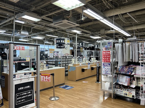 BOOKOFF PLUS Kawaramachi OPA Store 4