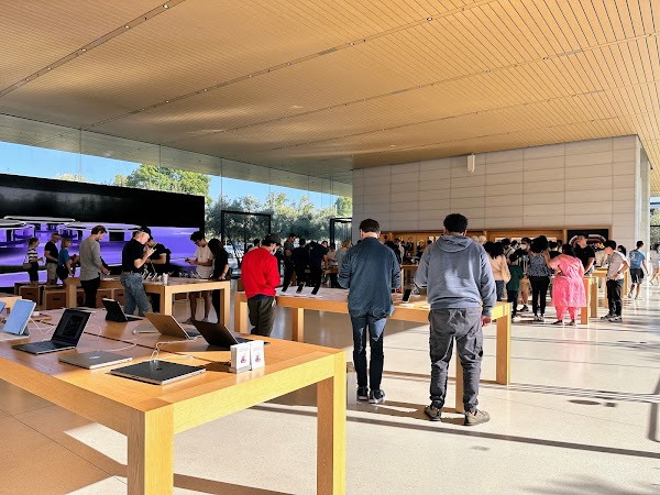 Apple Apple Park Visitor Center 2