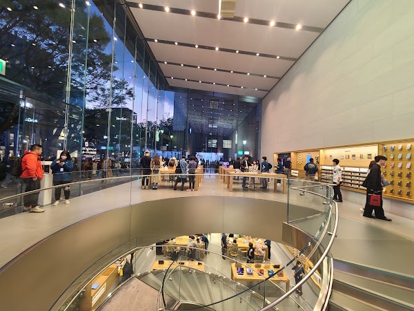 Apple 表参道 4