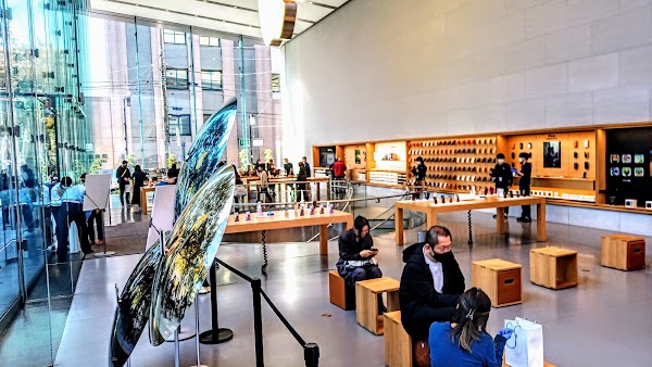 Apple 表参道 2