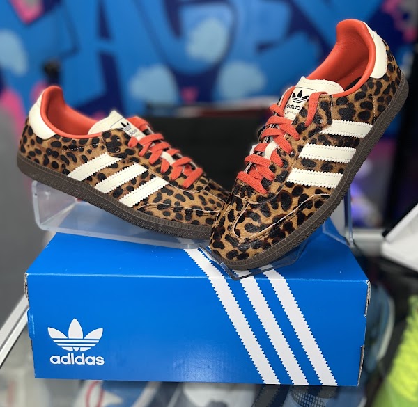 Vaulted Laces Sneakers Store 3