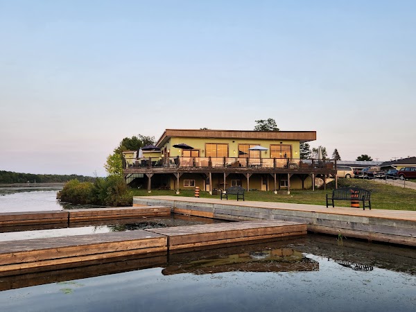Pier Seventeen Hotel & The Pier Sports Bar 4