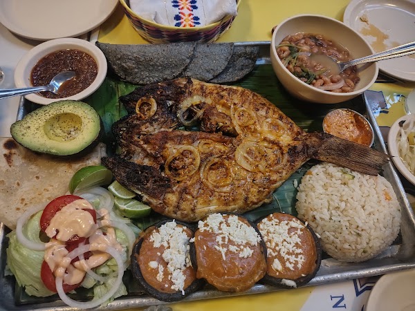 Mi Compa Chava Marisquería 4