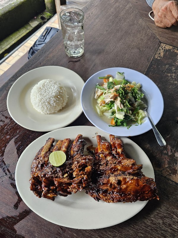 Naughty Nuri's Ubud 4