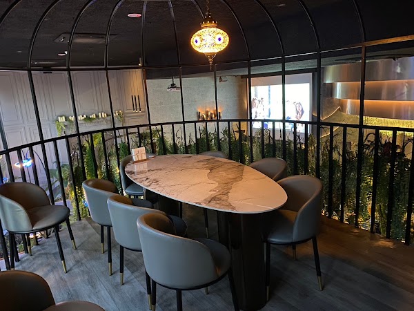 Luxy Vivid Bistro 1