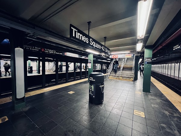 Times Sq–42 St 5