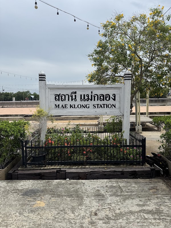 Maeklong Railway Market 1
