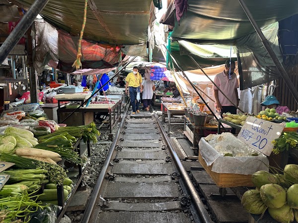Maeklong Railway Market 4