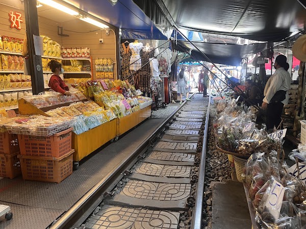Maeklong Railway Market 3