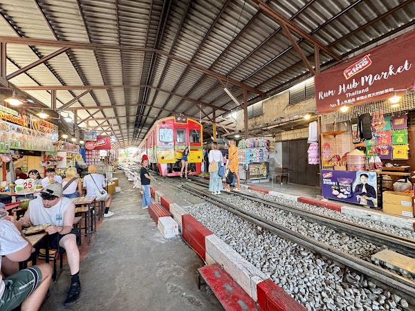 Maeklong Railway Market 2