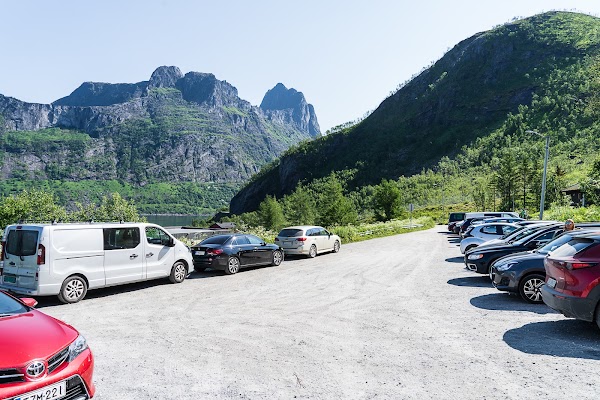 Mountain Trail Parking (Segla/Hesten)