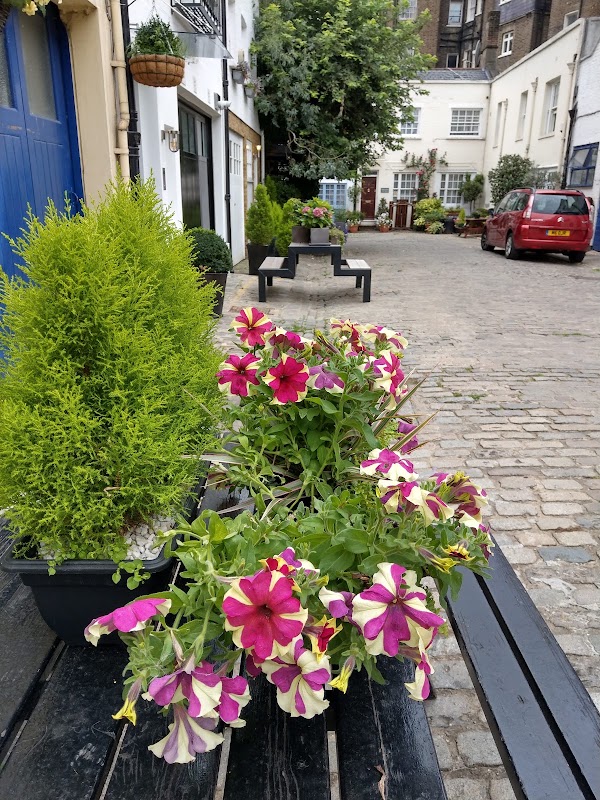 Bathurst Mews 4