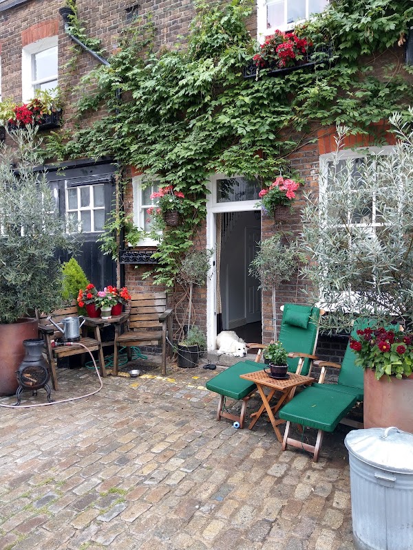 Bathurst Mews 2