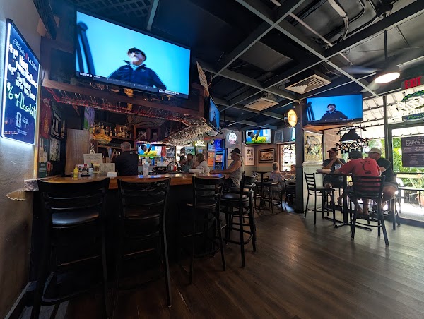 Dollie's Pub & Café 4