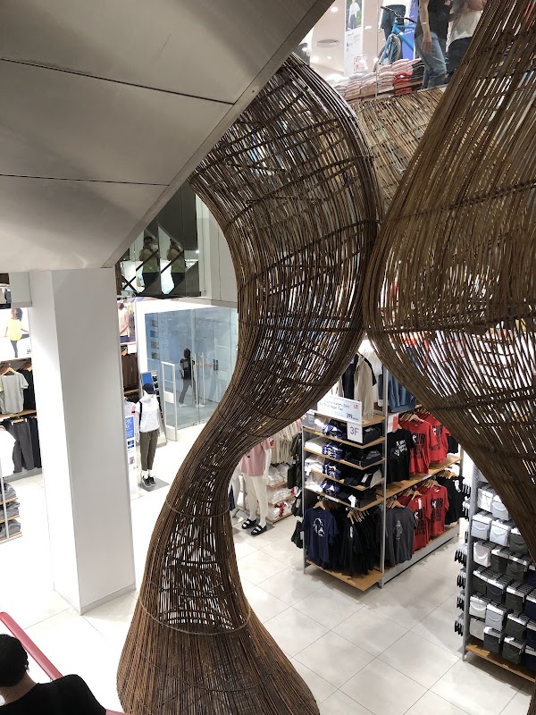 Uniqlo Dong Khoi 4