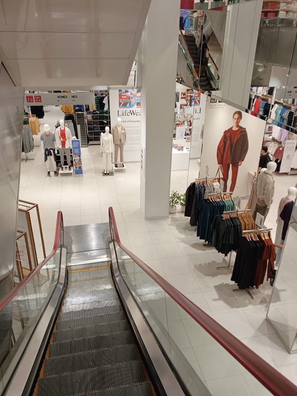 Uniqlo Dong Khoi 3