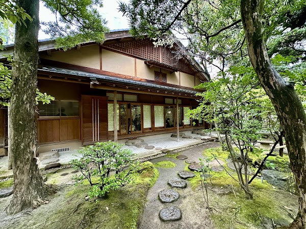 Rakusuien