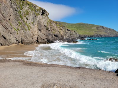 Coumeenoole Beach